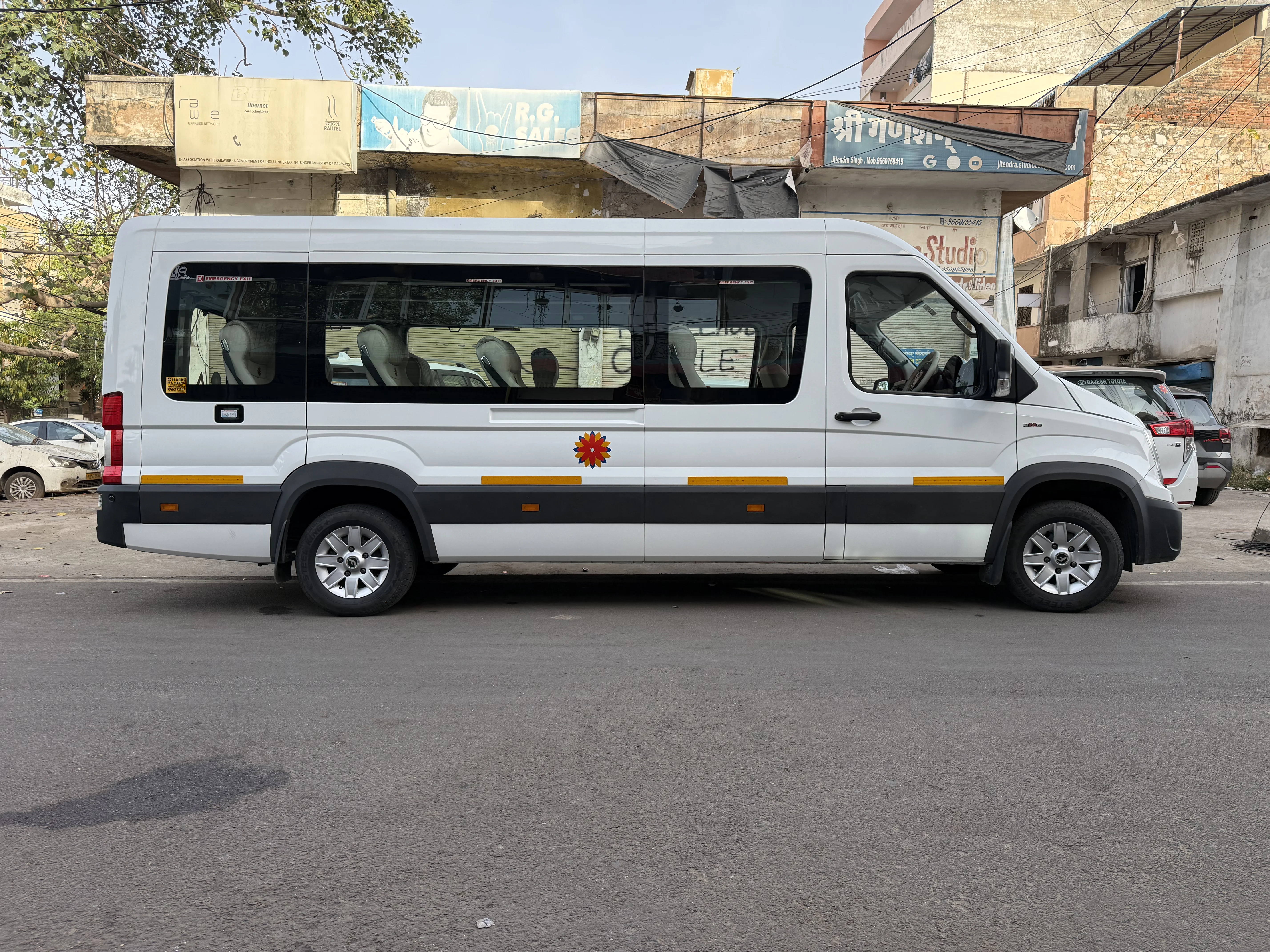9 seater Force Urbania on rent in Jaipur for wedding