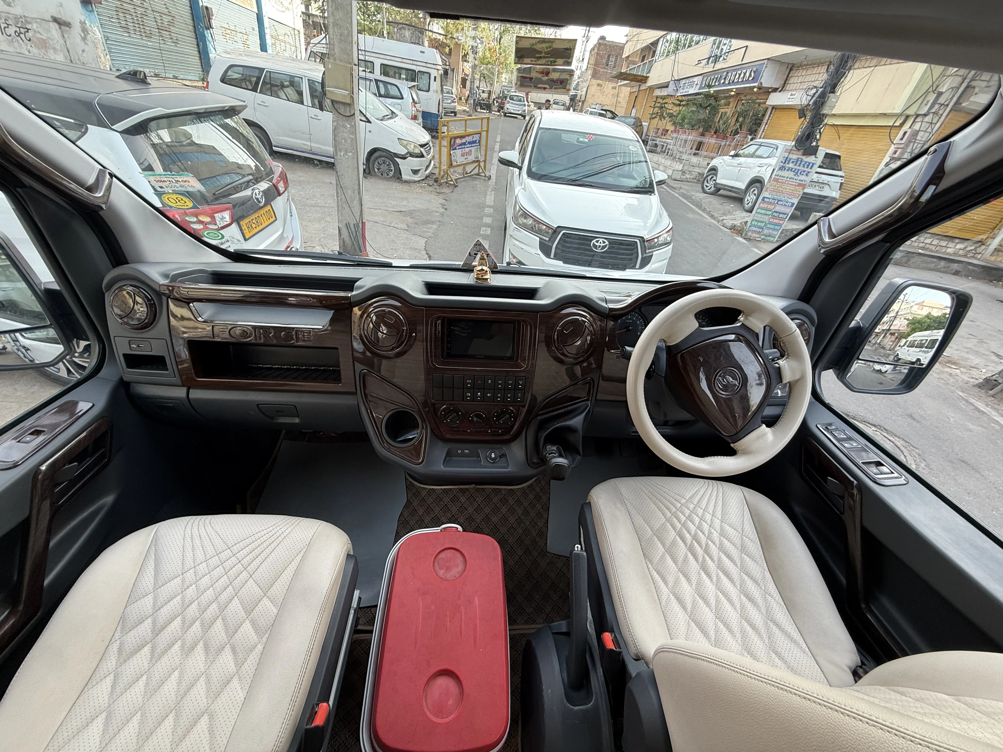 9 seater Force Urbania on rent in Jaipur for wedding