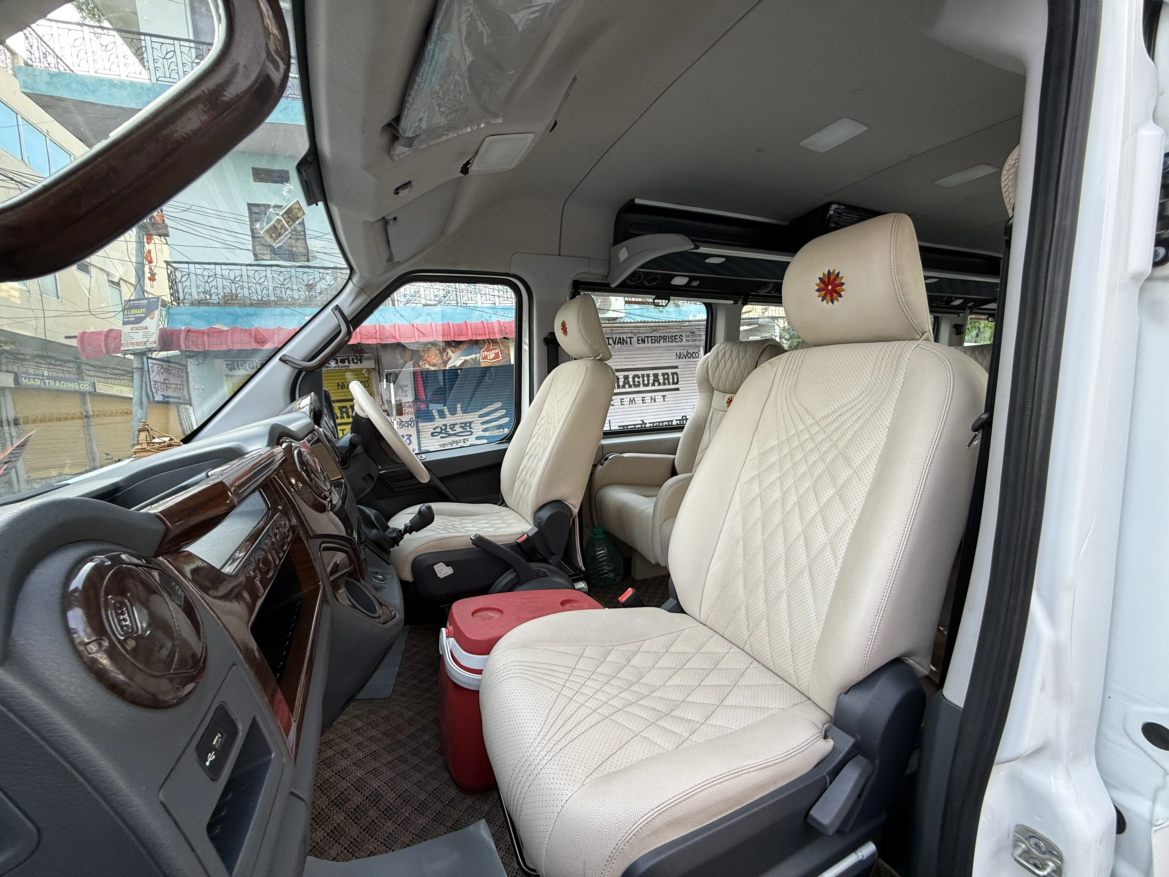 Chauffeur driven 9 seater Force Urbania Jaipur for airport transfer
