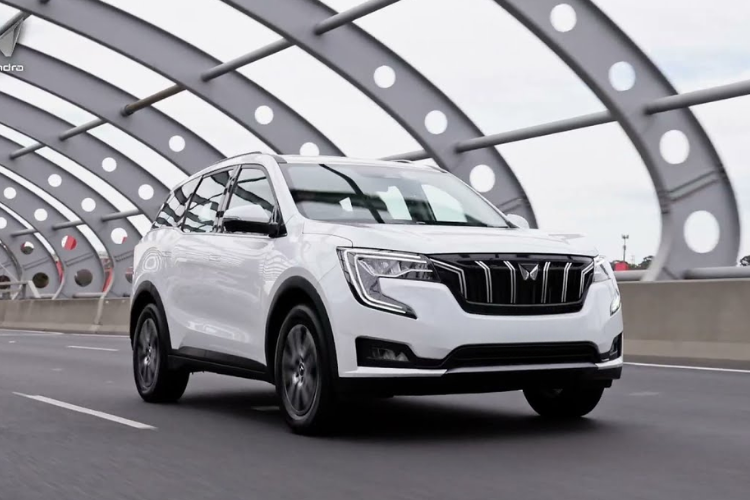 Mahindra XUV 700 self drive Jaipur
